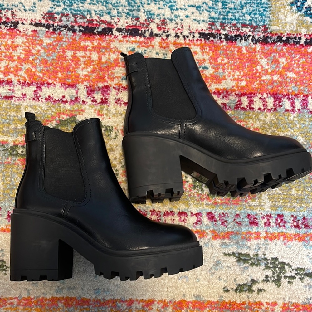 Urban Outfitters Chloe Chelsea Boot
